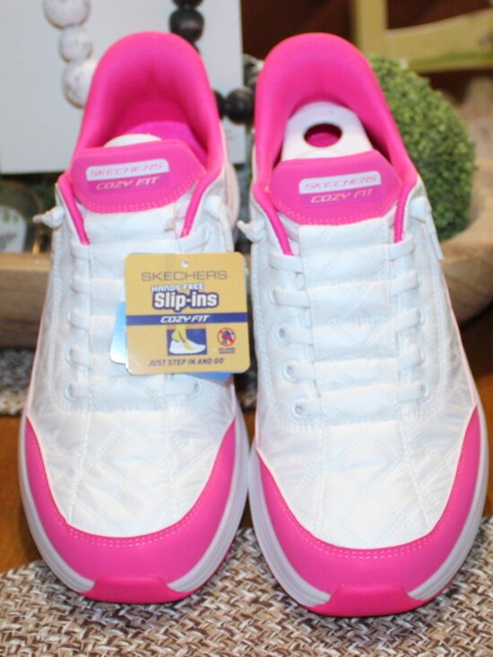 Skechers Shoes - NWT Skechers hand free quilted cozy fit slip ins, size 9 1/2 PRETTY! NICE!